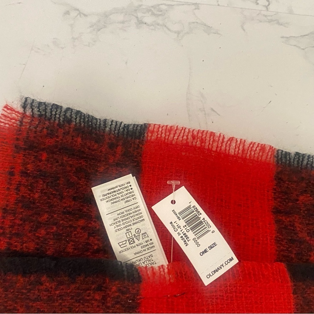 Old Navy Plaid Flannel Scarf Red Black Cozy Soft Brushed Fringe 74x25" NWT - Picture 3 of 5